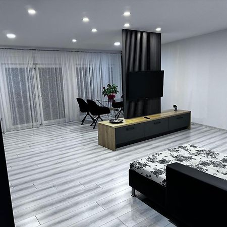 Whitehouse2 Apartment Арад Екстериор снимка