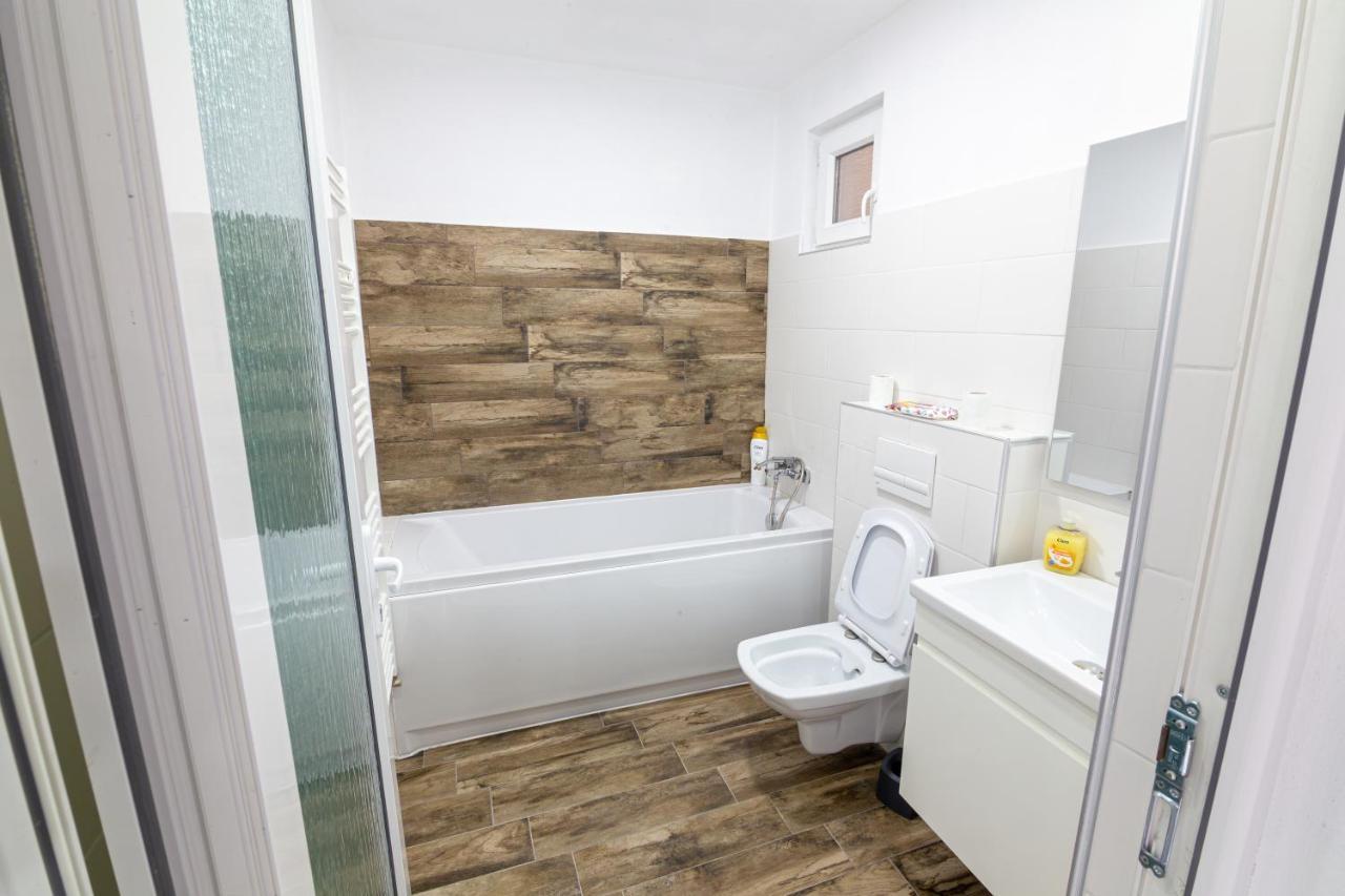 Whitehouse2 Apartment Арад Екстериор снимка